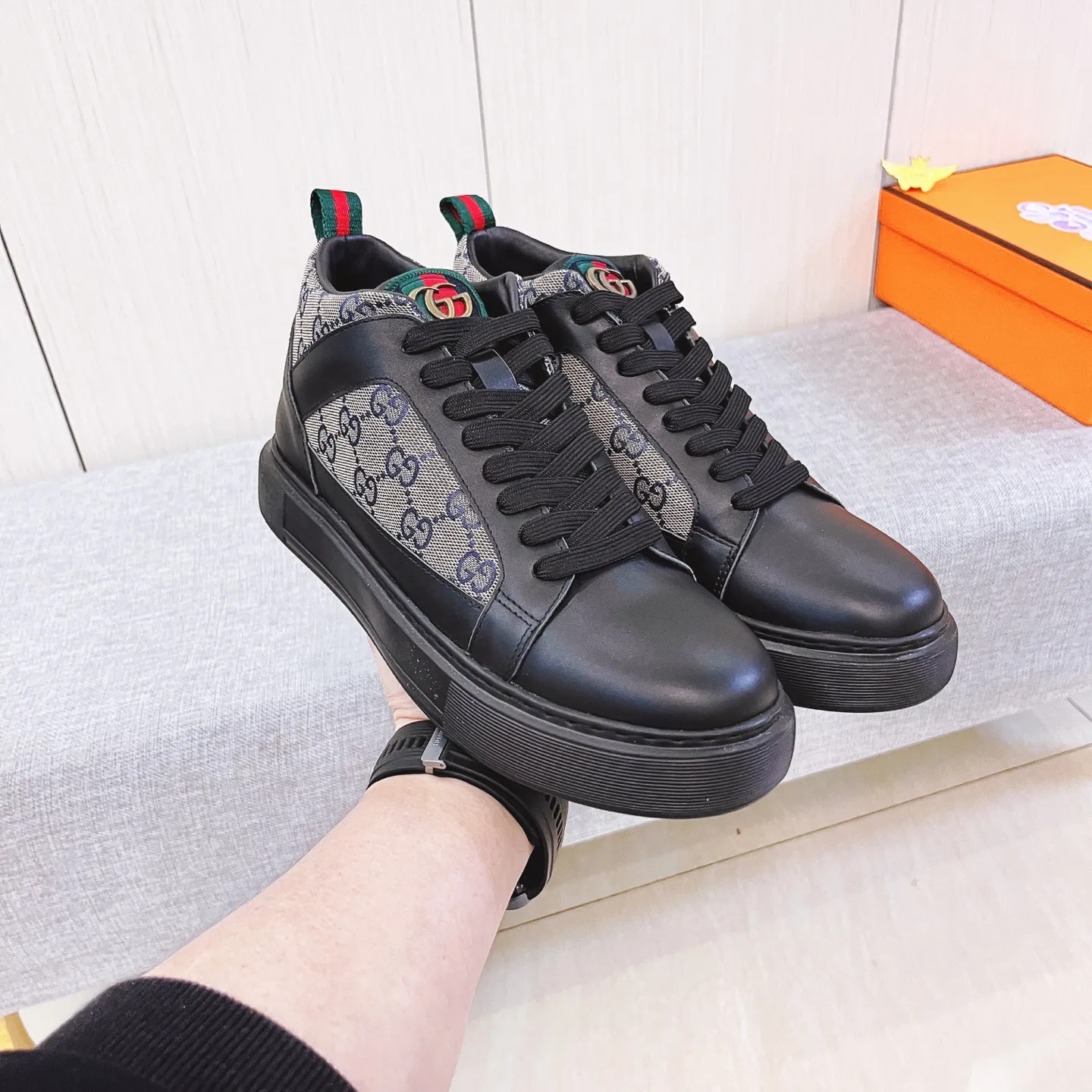 🚘🚘Factory batch 460💰[LV]🔥Louis Vuitton, a high-end men's shoe brand, official website 1:1 latest masterpiece: the upper is made of first-layer cowhide imported from Italy with a comfortable and breathable lining➕original non-slip and wear-resistant outsole🔥, making walking more convenient and comfortable! An exclusive new model, a stunning work, a beautiful 1:1 replica [color] compared to the official quality! Create a fashionable personality to set off your uniqueness! A must-have for trendy men! Classic 🔥Size: 38-44 Color: 🔥 2⃣️colors available🔥.